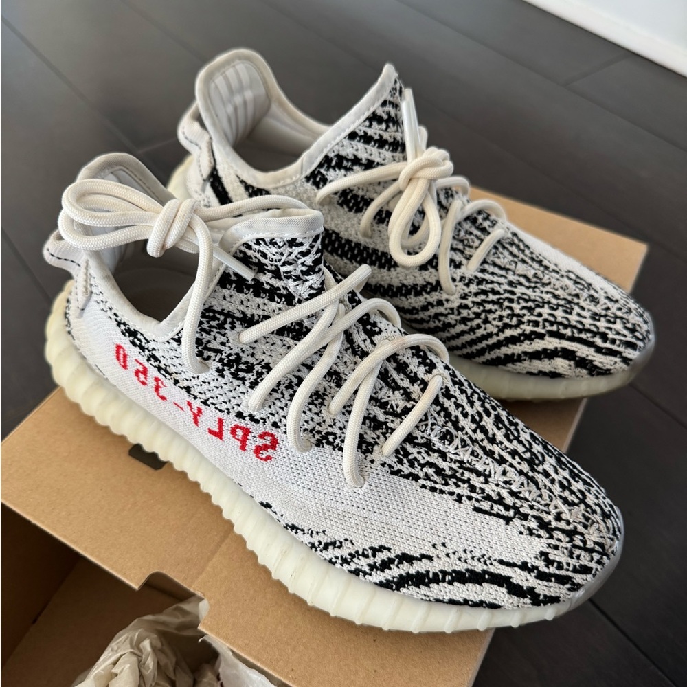 Yeezy Boost 350 V2 WHITE/CBLACK/RED